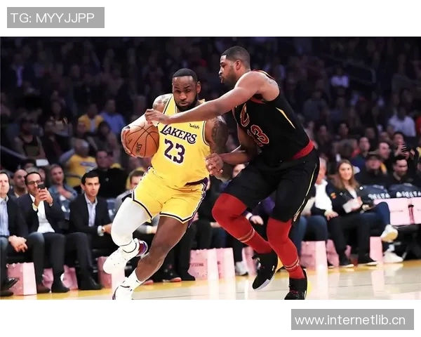 浓眉谈拉塞尔选择湖人：他愿意冒险放弃更高薪水