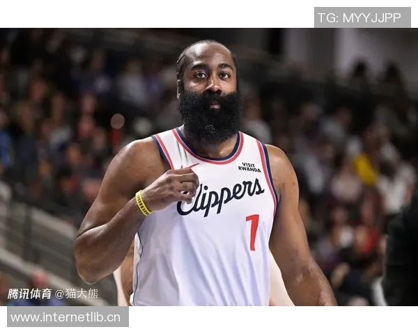 哈登首节表现出色8投5中斩获13分1篮板1助攻状态回暖令人期待